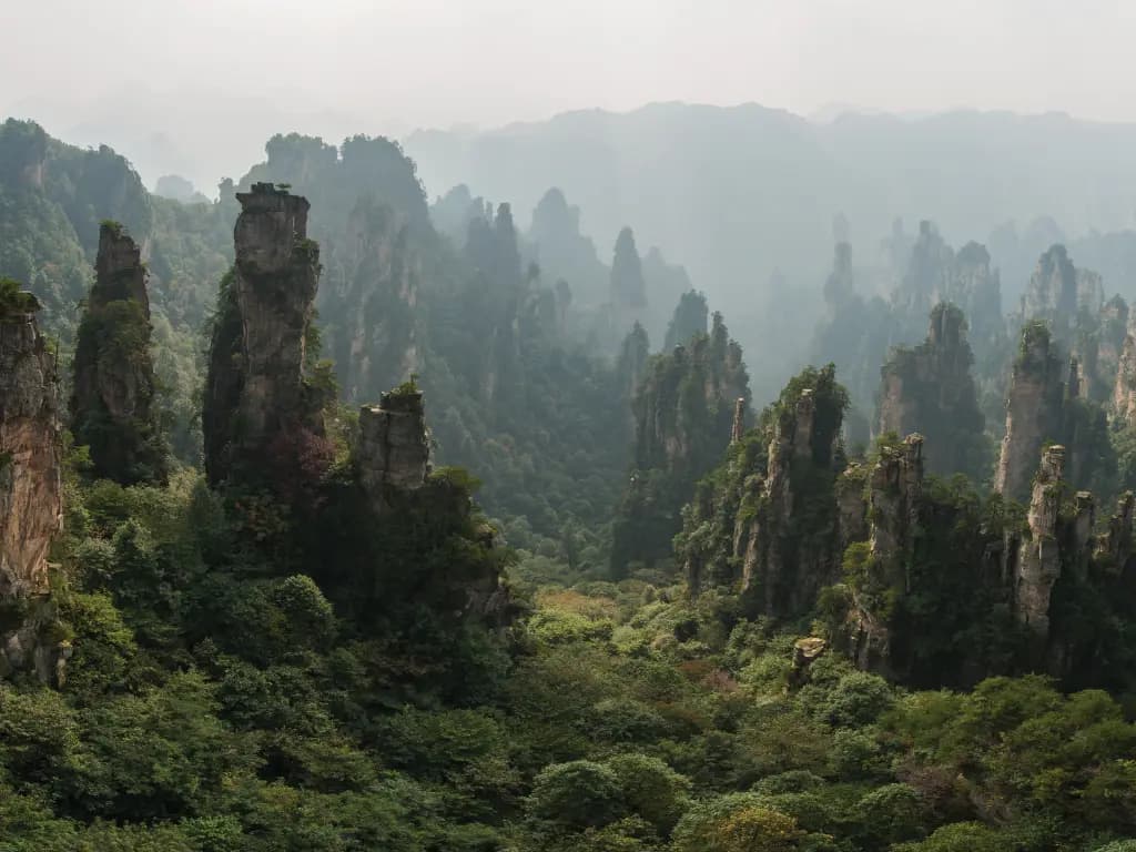 【張家界】仙境阿凡達・袁家界・天門山雲端・寶峰湖遊船・大峽谷玻璃橋|鳳凰古城.芙蓉鎮・瀑布古鎮|文化考察交流團、無購物