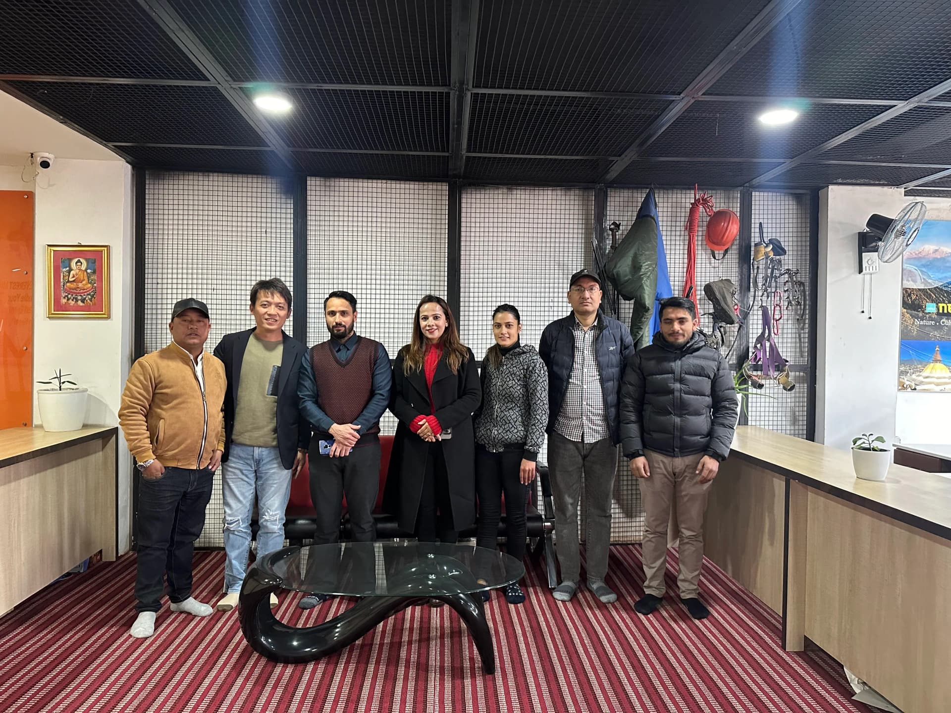 領隊培訓或團隊會議場景